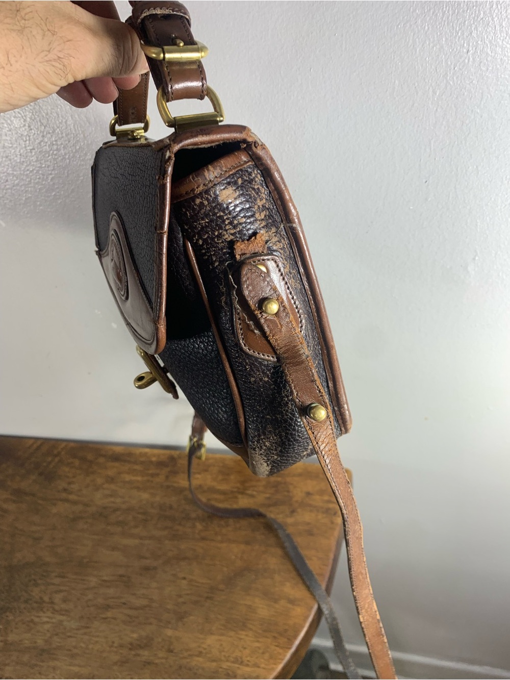 Vintage made in USA distressed leather DOONEY & BOURKE AWL USA brown crossbody - Picture 3 of 12